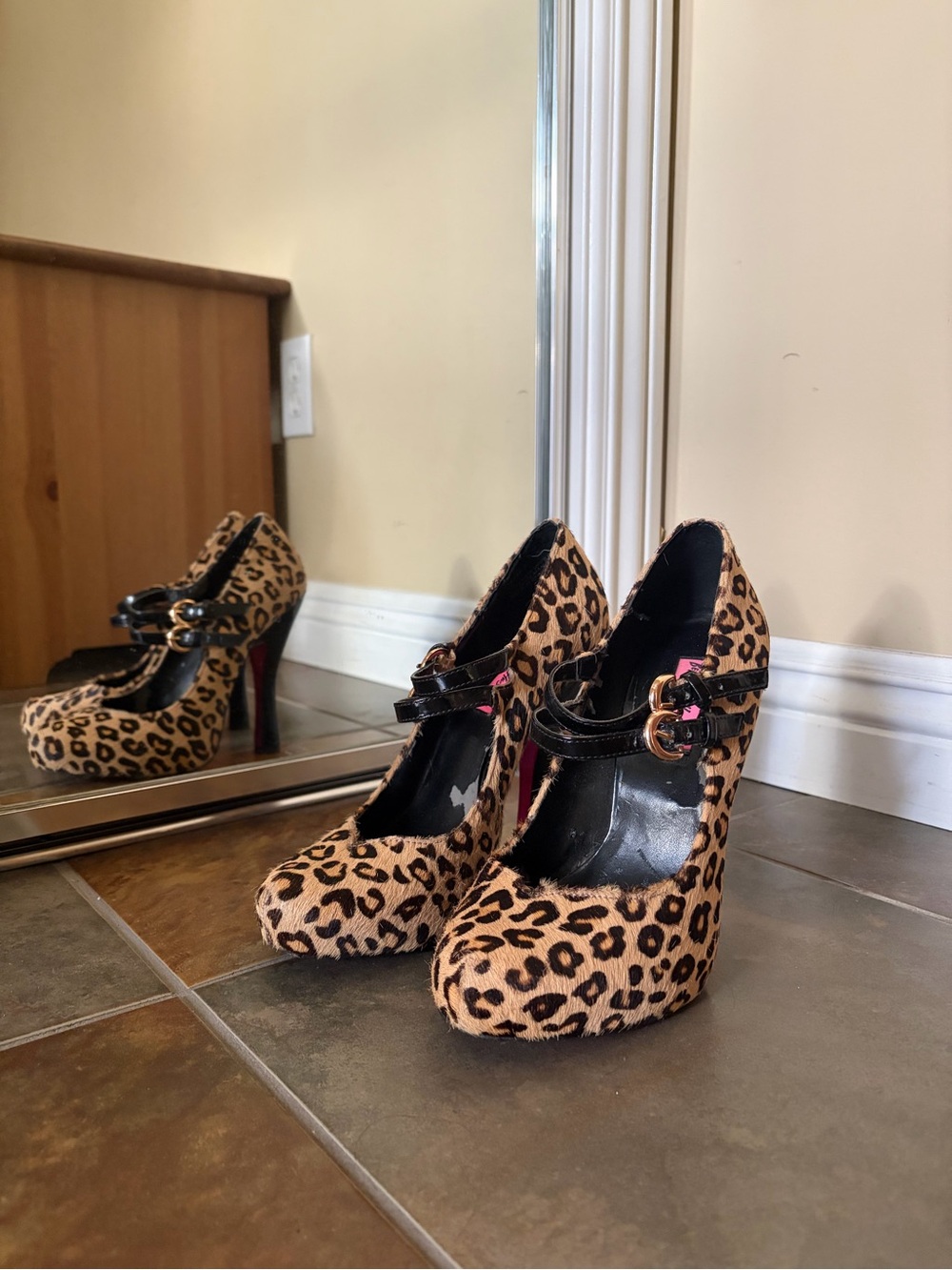 Betsey Johnson Leopard Print Pumps w/Metallic Pink Soles